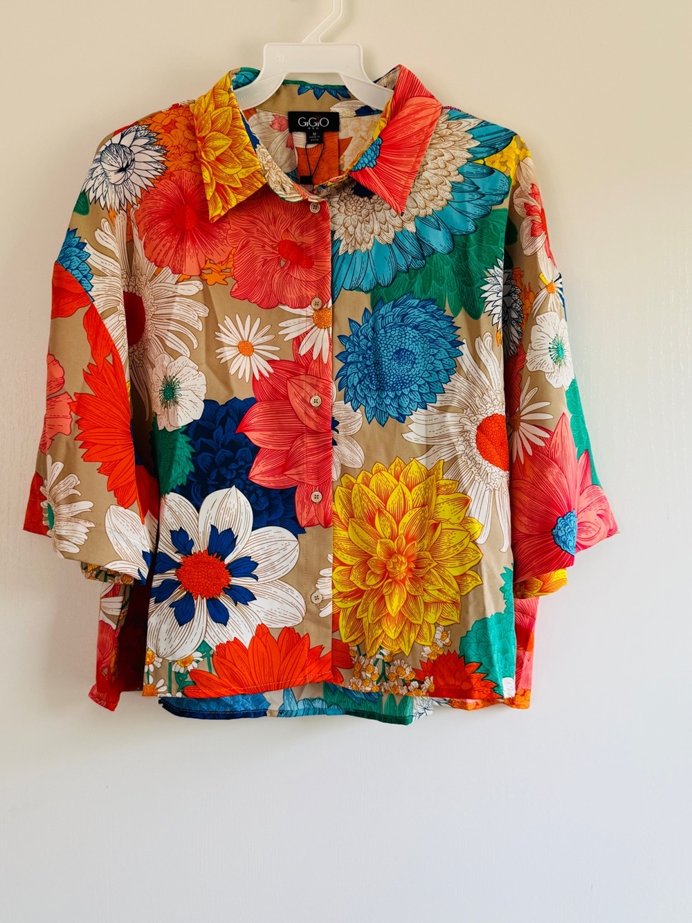 Gigio Floral Button-Up Shirt - Multi Color Vibrant Flowers Semi crop